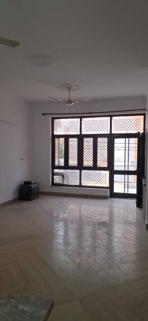 2 BHK Builder Floor For Rent in Sector 19