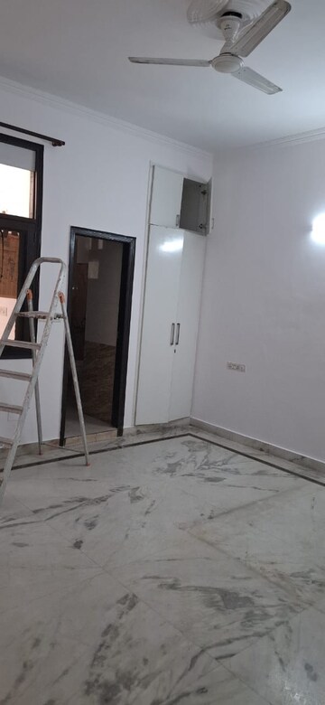 Room in 2 BHK Builder Floor at Sector 19 – for Rent