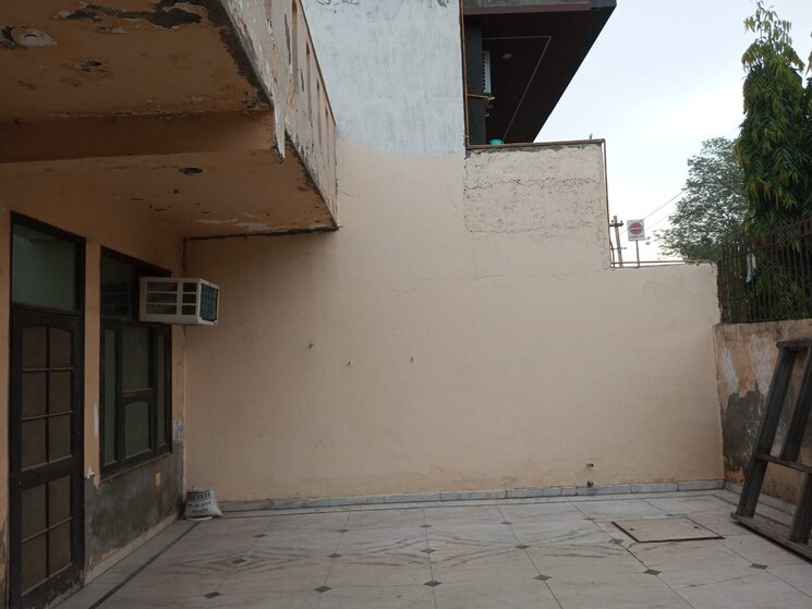 Room, green fields colony 3 Bedroom 1450 Sq.Ft. Builder Floor In Green Fields Colony Faridabad 9488262