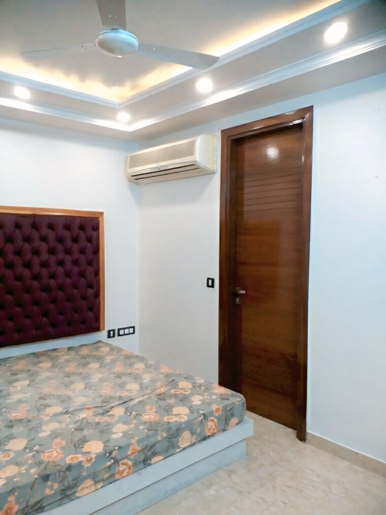Bedroom, east patel nagar 3 Bedroom 1670 Sq.Ft. Builder Floor In East Patel Nagar Delhi 9488339