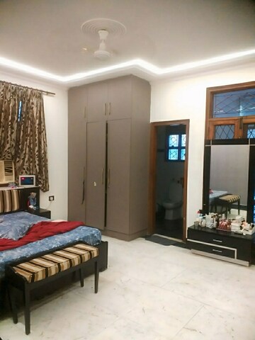 Master Bedroom in 3 BHK Builder Floor at East Patel Nagar – for Rent