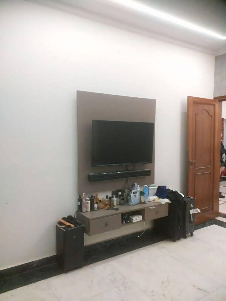 undefined, east patel nagar 3 Bedroom 1670 Sq.Ft. Builder Floor In East Patel Nagar Delhi 9488339