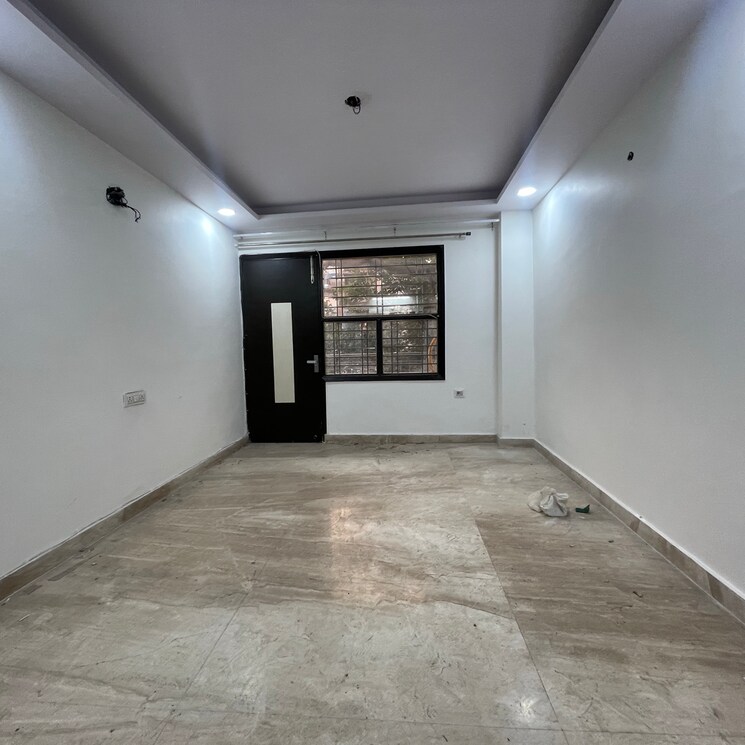 Room, rohini sector 24 3 Bedroom 1400 Sq.Ft. Builder Floor In Rohini Sector 24 Delhi 9488278