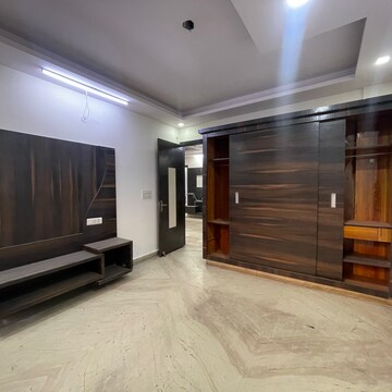 Room in 3 BHK Builder Floor at Rohini Sector 24 – for Rent