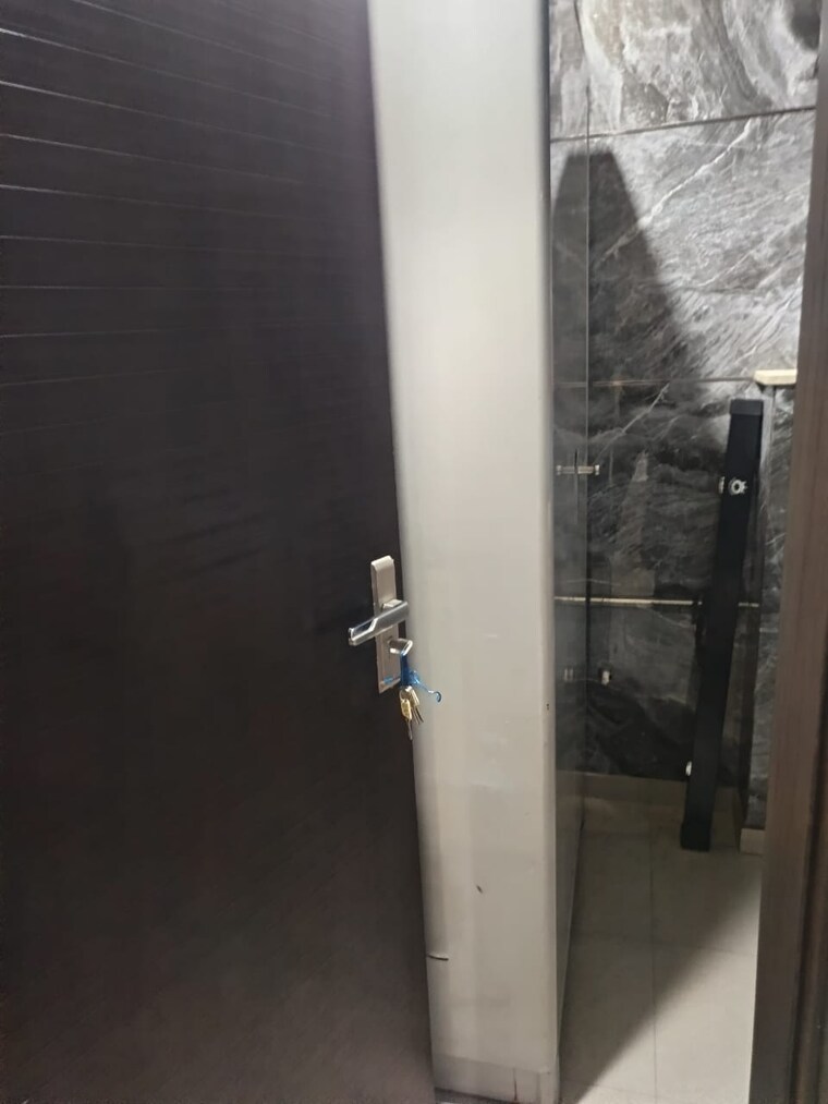 Bathroom, dlf-city-phase-iv 4 Bedroom 3300 Sq.Ft. Builder Floor In Dlf Phase iv Gurgaon 9488288