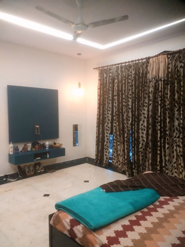 Bedroom, east patel nagar 3 Bedroom 1670 Sq.Ft. Builder Floor In East Patel Nagar Delhi 9488339