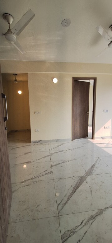 Furnished Amenities in 3.5 BHK Builder Floor at Smart World Gems, Sector 89 – for Rent