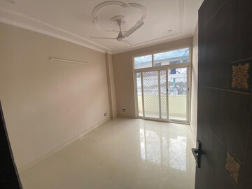 Room in 3 BHK Builder Floor at Sector 51 – for Rent