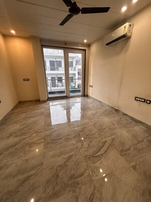 Room in 4 BHK Builder Floor at Gupta Awas, Sector 43 – for Rent