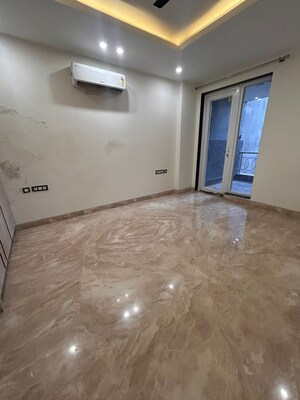 Room in 4 BHK Builder Floor at Gupta Awas, Sector 43 – for Rent