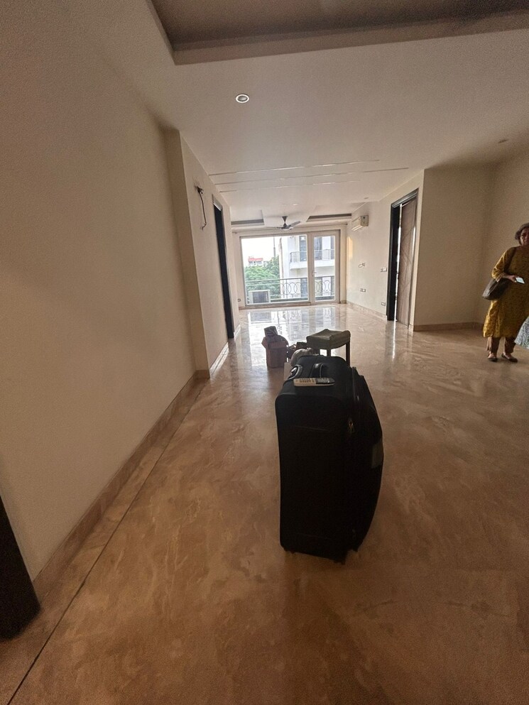  Parking, gupta-awas 4 Bedroom 3200 Sq.Ft. Builder Floor In Sector 43 Gurgaon 9488336