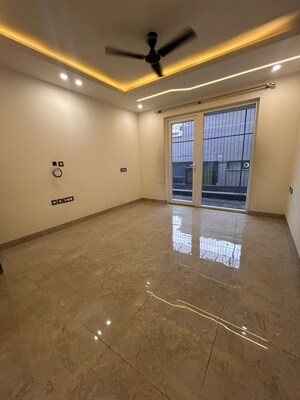 Living Room in 4 BHK Builder Floor at Gupta Awas, Sector 43 – for Rent