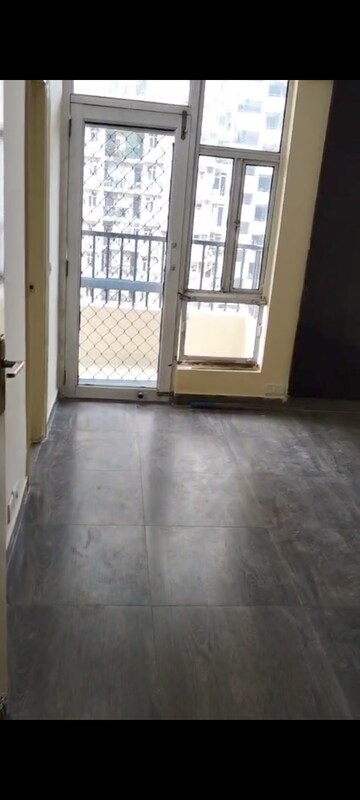 Room in 2 BHK Apartment at Gaur City 5th Avenue, Sector 4 Greater Noida – for Rent