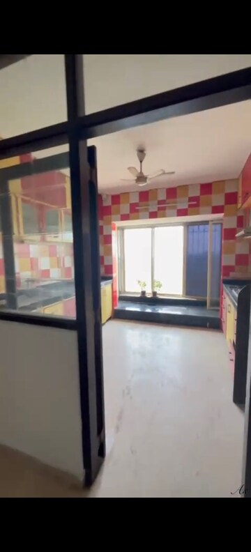 Room in 4 BHK Apartment at Lokhandwala Complex – for Rent