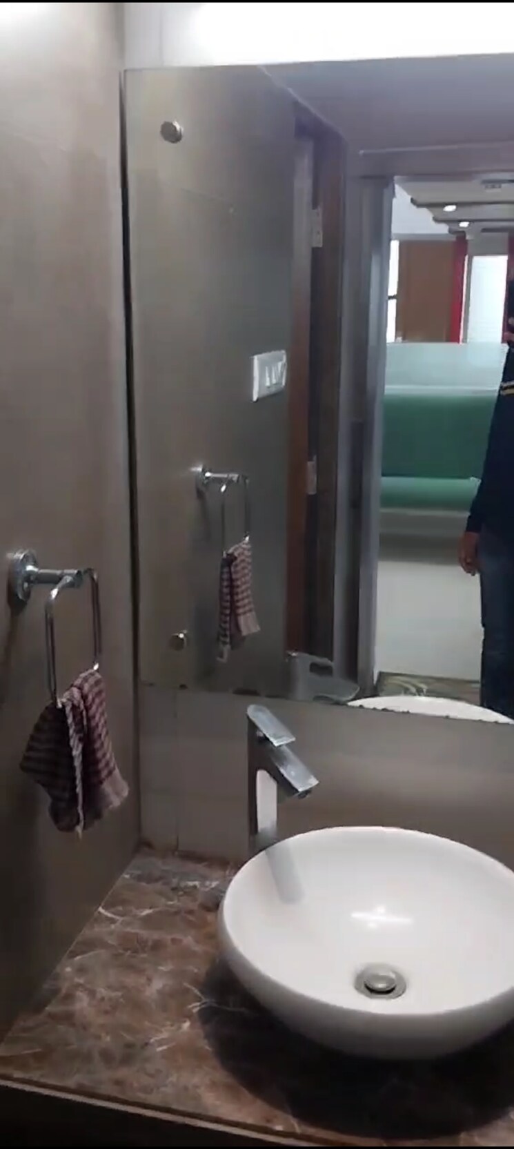 undefined, crystal-paradise Commercial Office Space 900 Sq.Ft. In Andheri West Mumbai 9488469