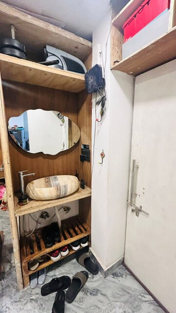 Furnished Amenities in 2 BHK Builder Floor at Lajpat Nagar – for Sale