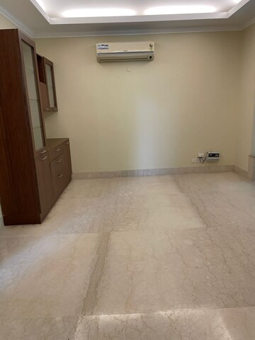 Room in 4 BHK Builder Floor at South City 1 – for Rent