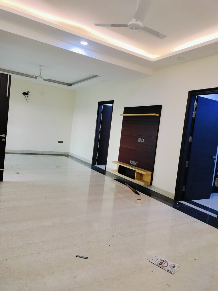 Room, sector 105 2 Bedroom 1200 Sq.Ft. Builder Floor In Sector 105 Noida 9488473