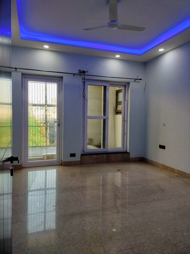 Room, sector 105 2 Bedroom 1200 Sq.Ft. Builder Floor In Sector 105 Noida 9488473