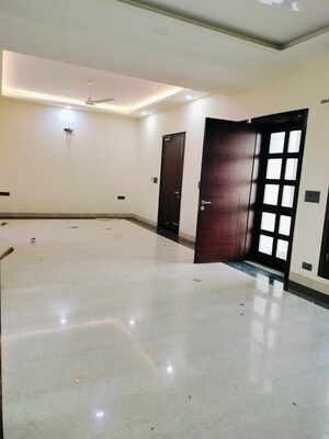 Room in 2 BHK Builder Floor at Sector 105 – for Rent
