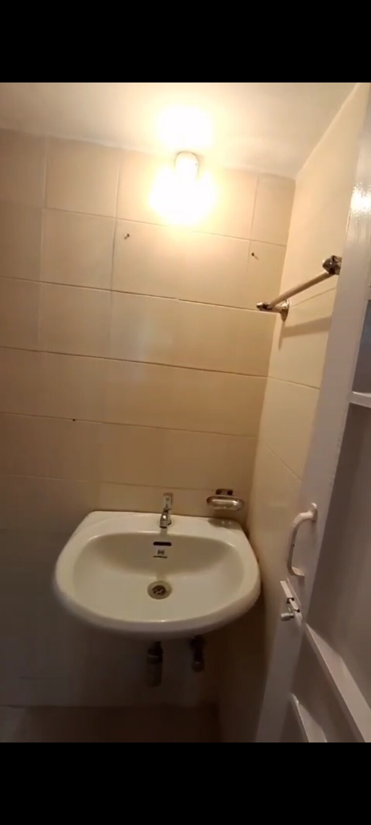 Bathroom, andheri west 2 Bedroom 650 Sq.Ft. Apartment In Andheri West Mumbai 9488538