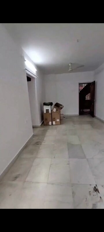 Room in 2 BHK Apartment at Andheri West – for Rent