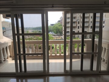 Room in 3 BHK Apartment at Sector 121 – for Rent