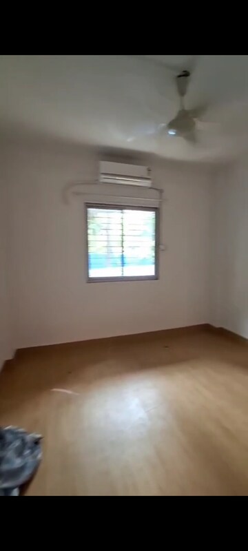 Room in 2 BHK Apartment at Andheri West – for Rent