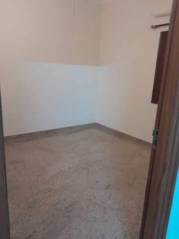 Room in 2 BHK Builder Floor at Koramangala – for Rent