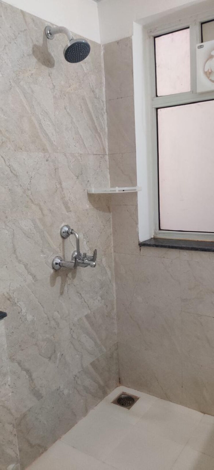 Room, uptown-insignia 3 Bedroom 1950 Sq.Ft. Apartment In International Airport Road Zirakpur 9488731