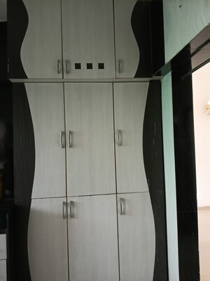 Room in 2.5 BHK Apartment at Naranpura – for Rent