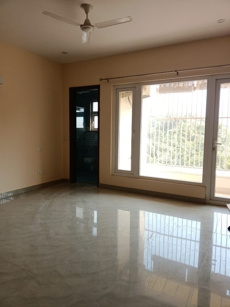 Room, kalkaji 4 Bedroom 320 Sq.Yd. Independent House In Kalkaji Delhi 9488840
