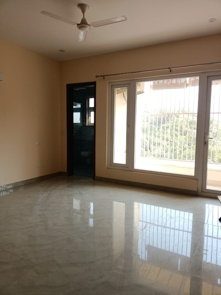 Room, kalkaji 4 Bedroom 320 Sq.Yd. Independent House In Kalkaji Delhi 9488840