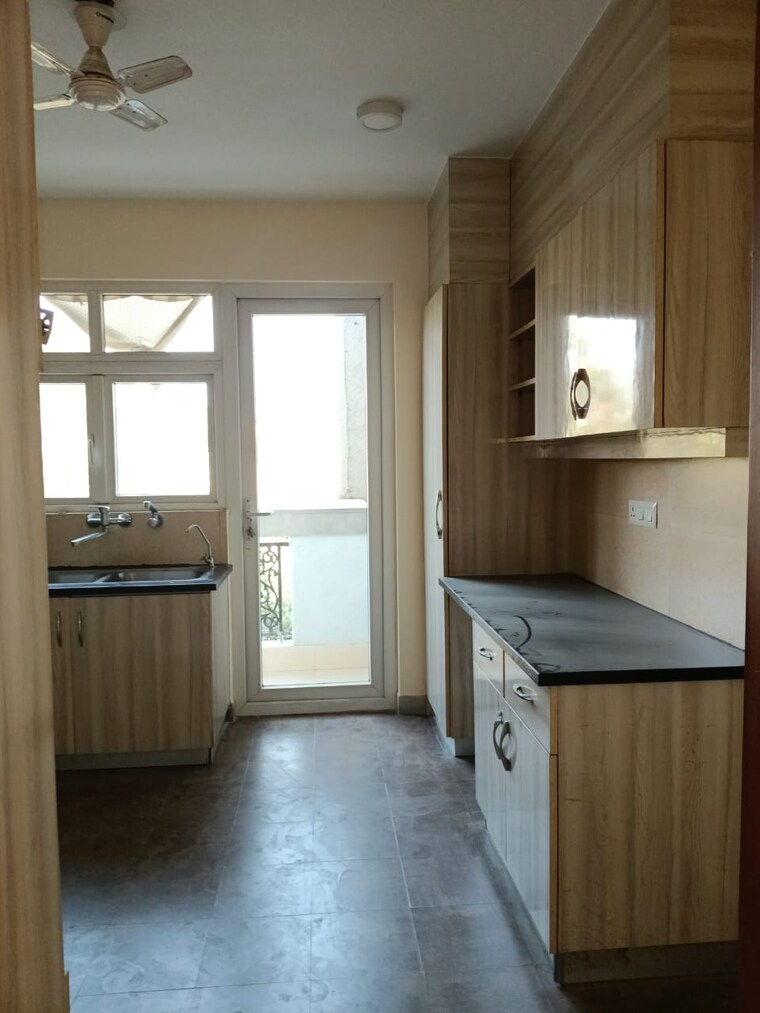 Room, kalkaji 4 Bedroom 320 Sq.Yd. Independent House In Kalkaji Delhi 9488840