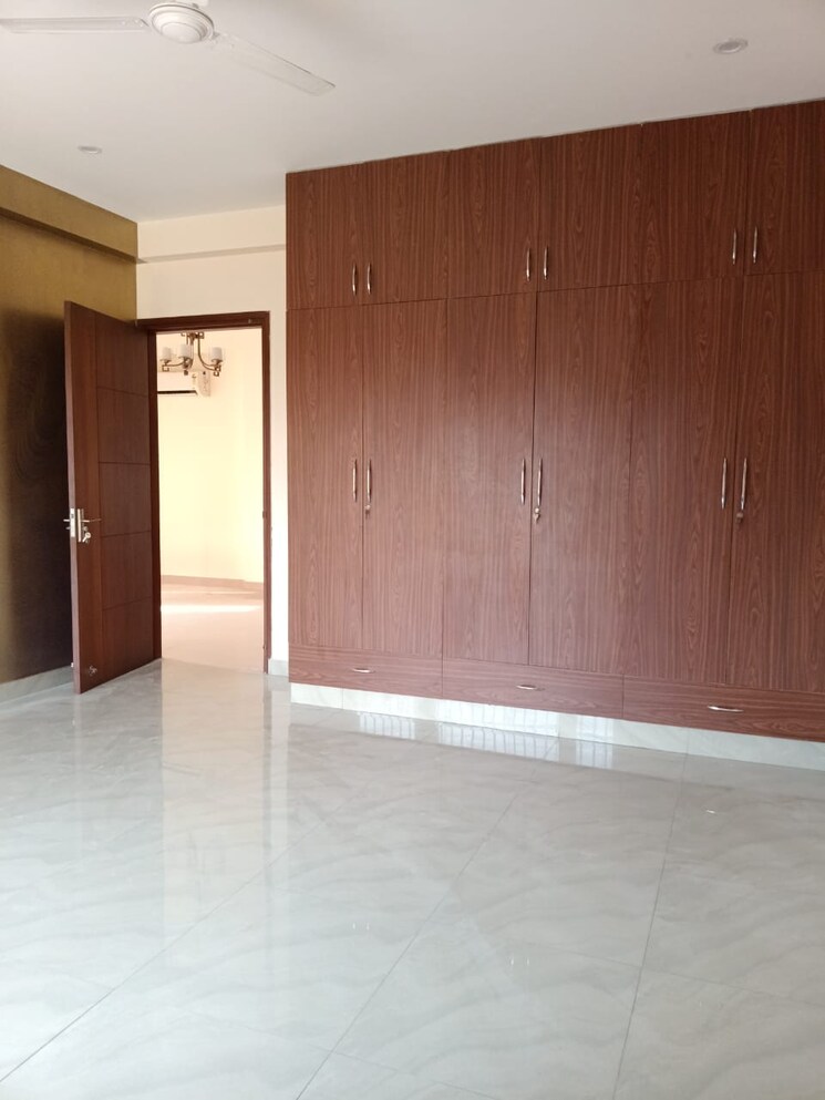Room, kalkaji 4 Bedroom 320 Sq.Yd. Independent House In Kalkaji Delhi 9488840