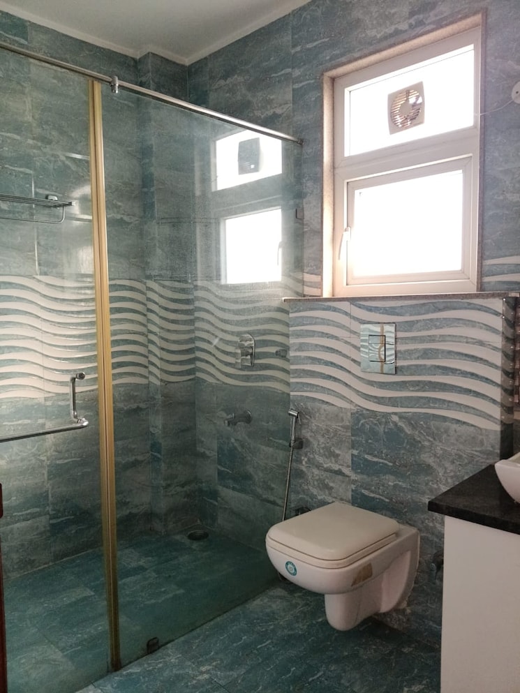 Bathroom, kalkaji 4 Bedroom 320 Sq.Yd. Independent House In Kalkaji Delhi 9488840