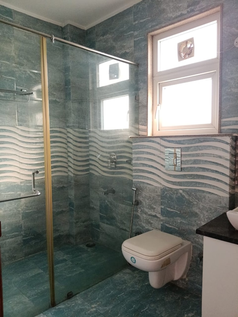 Bathroom, kalkaji 4 Bedroom 320 Sq.Yd. Independent House In Kalkaji Delhi 9488840