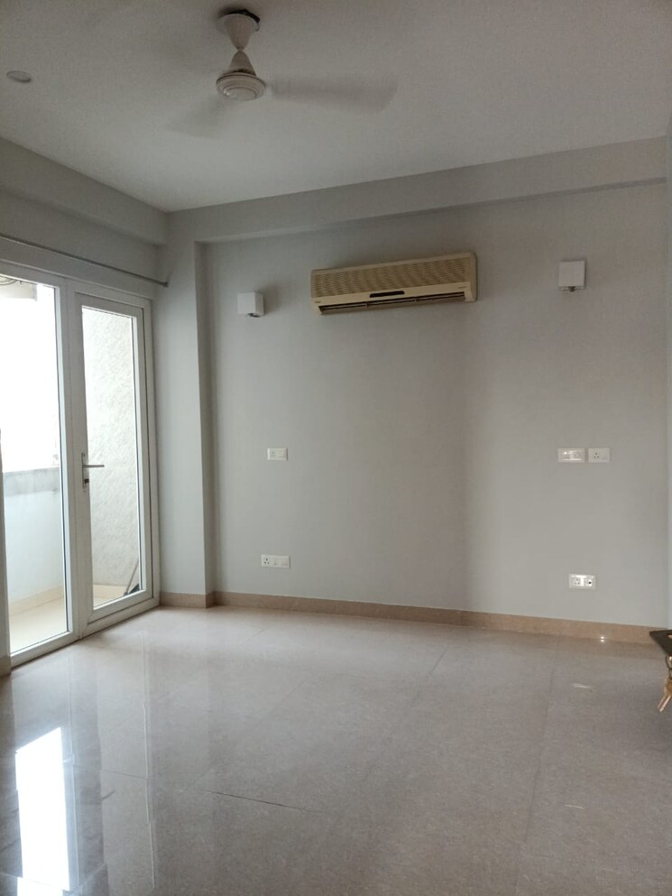 Room, kalkaji 4 Bedroom 320 Sq.Yd. Independent House In Kalkaji Delhi 9488840