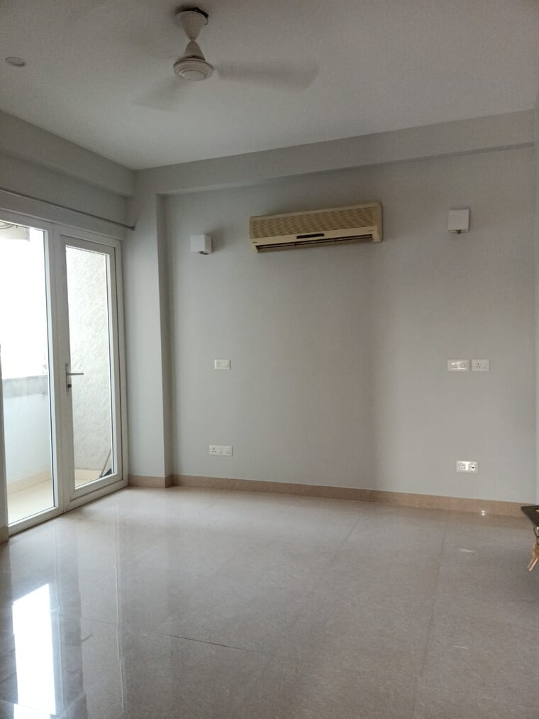 Room, kalkaji 4 Bedroom 320 Sq.Yd. Independent House In Kalkaji Delhi 9488840