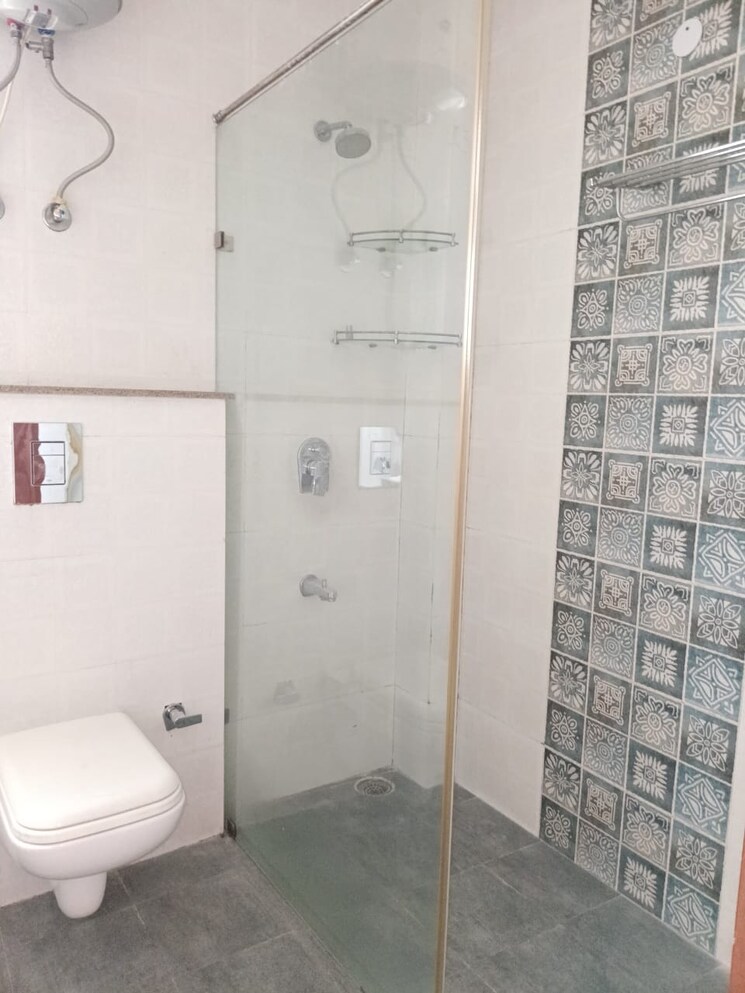 Bathroom, kalkaji 4 Bedroom 320 Sq.Yd. Independent House In Kalkaji Delhi 9488840