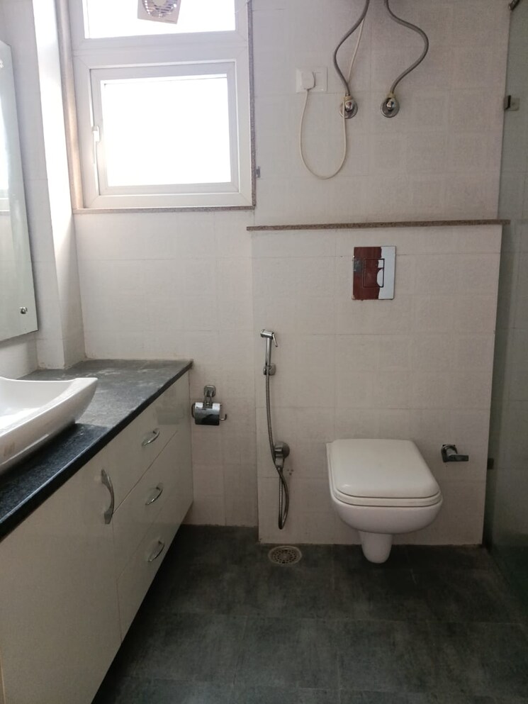 Bathroom, kalkaji 4 Bedroom 320 Sq.Yd. Independent House In Kalkaji Delhi 9488840