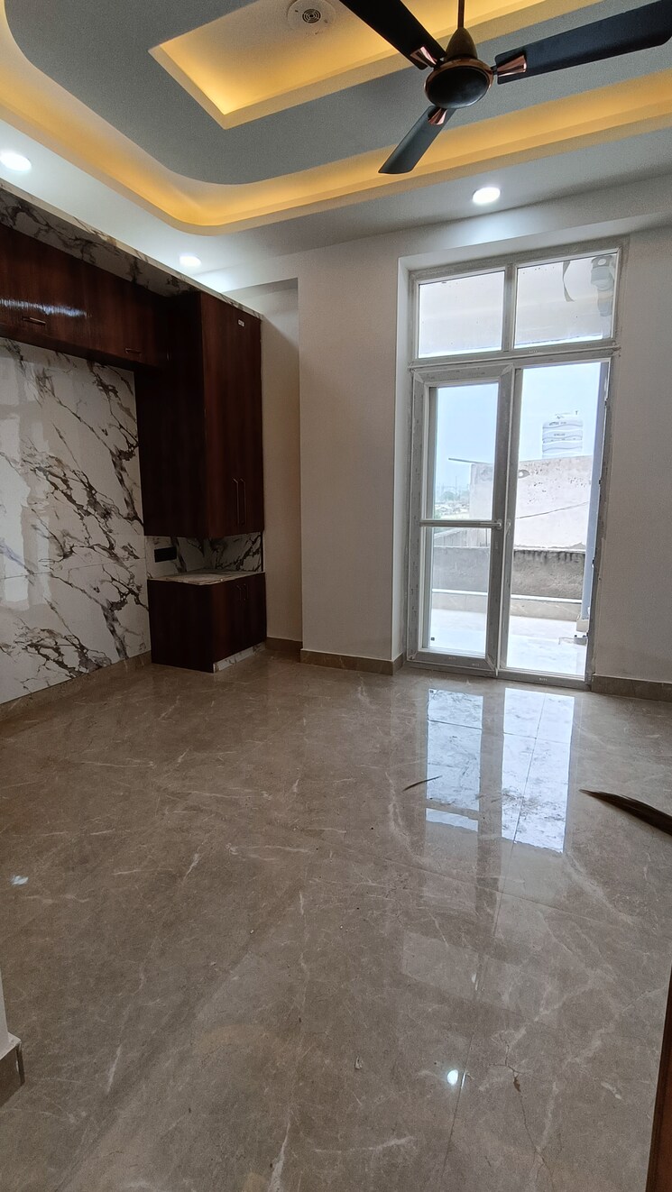 Room, sector 73 1 Bedroom 675 Sq.Ft. Builder Floor In Sector 73 Noida 9488797