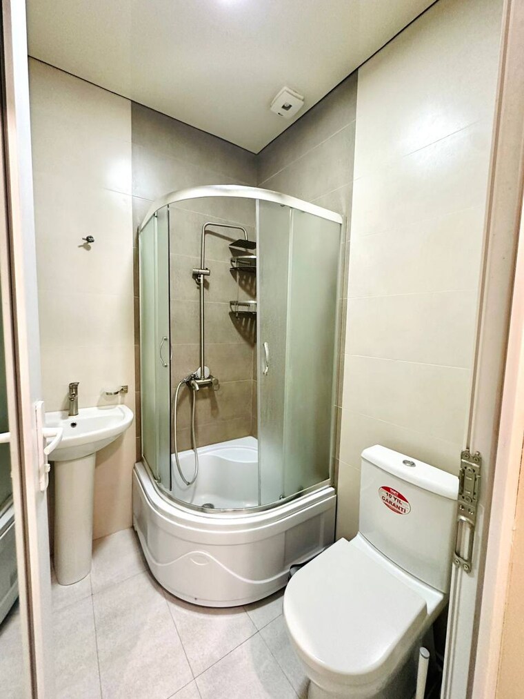 Bathroom, uchdpl-veridia-oakwood-enclave 3 Bedroom 2252 Sq.Ft. Apartment In Wave City Ghaziabad 9488763