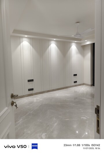 Room in 3 BHK Builder Floor at Greater Kailash I – for Sale