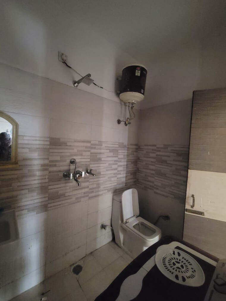 Bathroom, ms-enclave-zirakpur 3 Bedroom 900 Sq.Ft. Apartment In Dhakoli Zirakpur 9488823