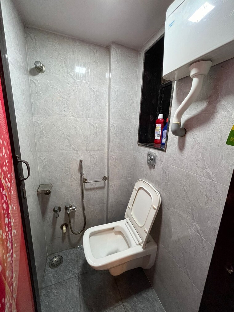Bathroom, parel Pg For Boys In Parel 9488844