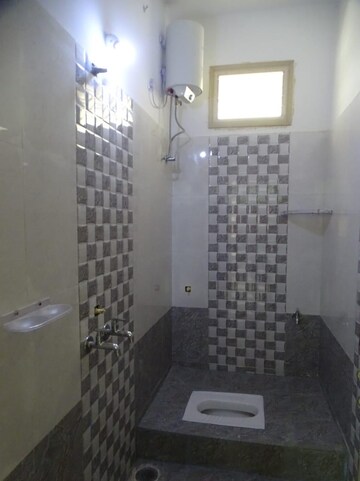 Bathroom in 3 BHK Apartment at SR Homes Kukatpally, Kukatpally – for Rent