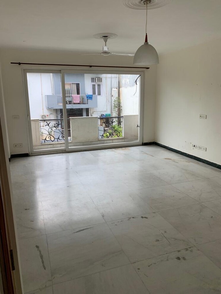 Room, dlf farms 3 Bedroom 109 Sq.Yd. Independent House In Dlf Farms Delhi 9488983