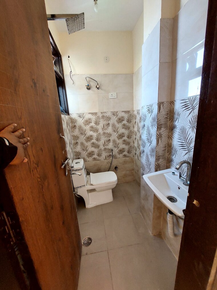 Bathroom, chattarpur 1 Bedroom 450 Sq.Ft. Builder Floor In Chattarpur Delhi 9489014