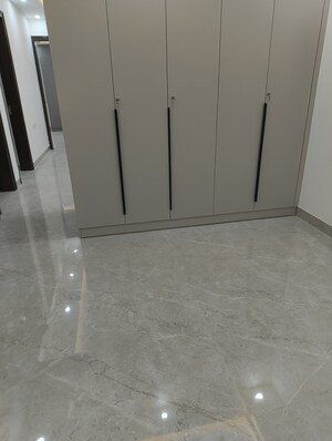 Room in 4 BHK Apartment at Vasant Kunj – for Sale